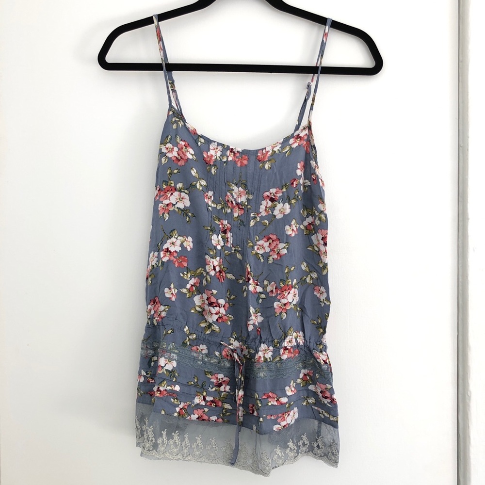 💐 Floral & Lace Top